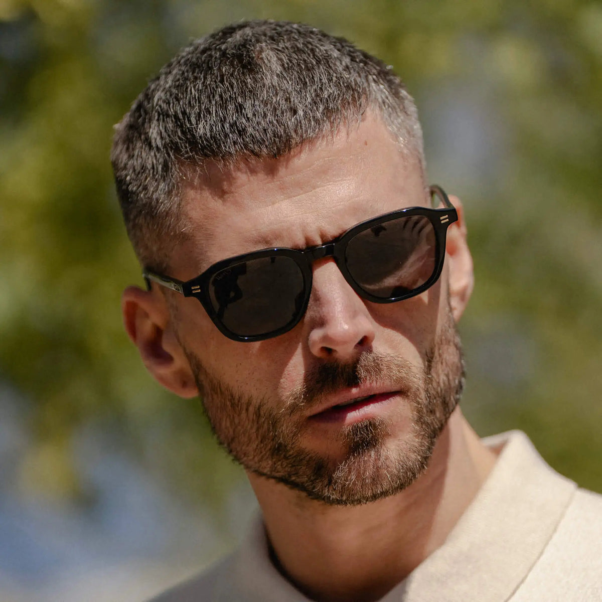 Black / Triple Black Lens