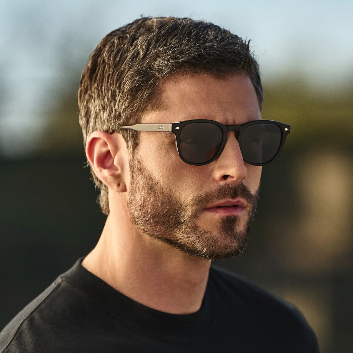 Black / Black Lens